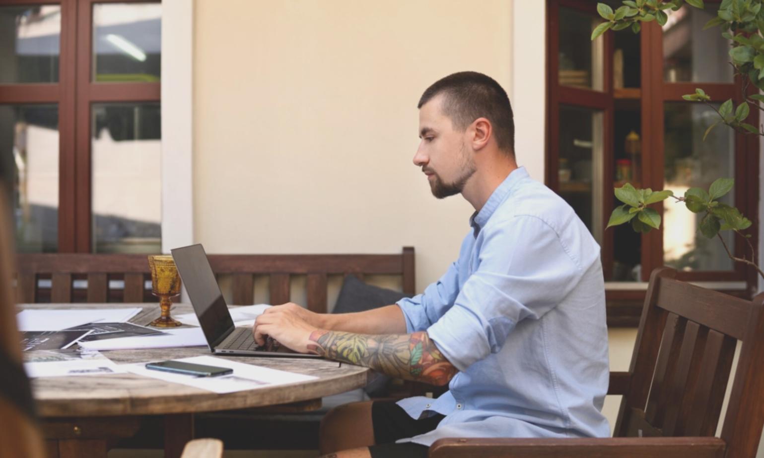 Salle de serveurs sécurisée feraxavifivodeliyva avec infrastructure de protection bancaire avancée